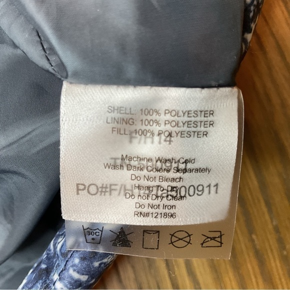 Title Nine Blue Print Hooded Quilted Vest Size Medium EUC - Picture 12 of 13